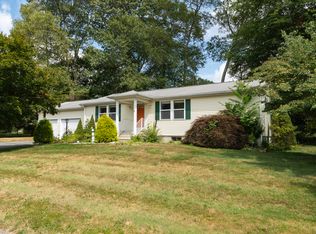 2 Mountain Laurel Rdg, Uncasville, CT 06382