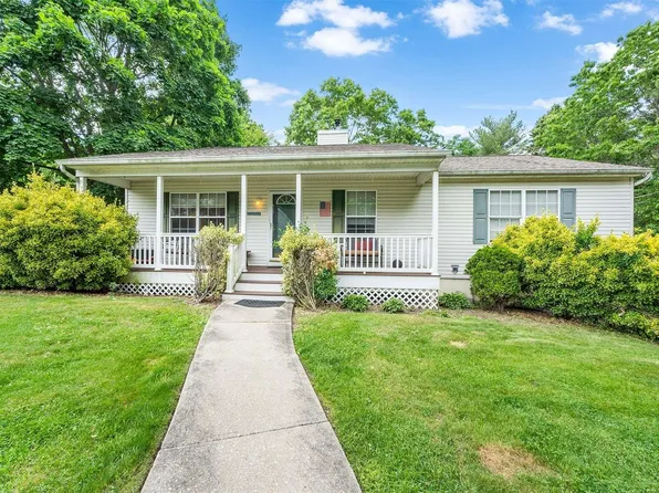 28 Knolltop Drive, Nesconset, NY 11767