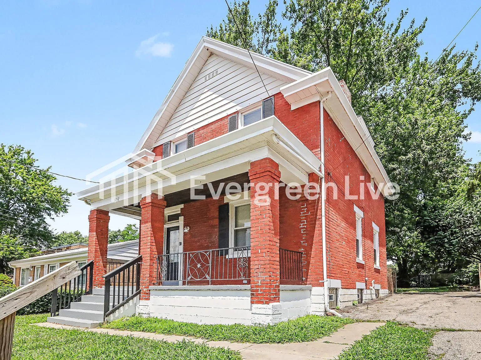 3 bed, 2.0 bath, 1494 sqft, $1,645 — Photo 2