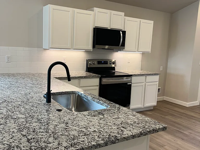 301 Farmstead Ln — Photo 3