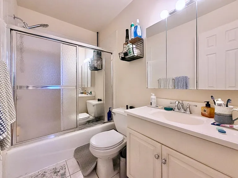 1035 Washington St #1F — Photo 11