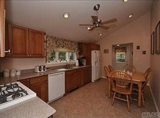 12 Emerald Ct, Commack, NY 11725