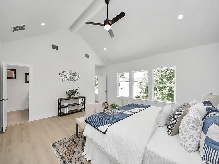860 Rachel St #A — Photo 25