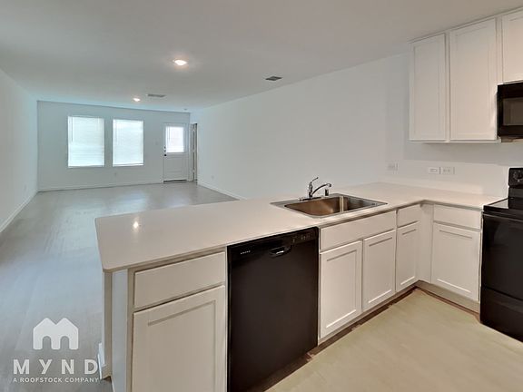 5th image of 205 Poplar Pl