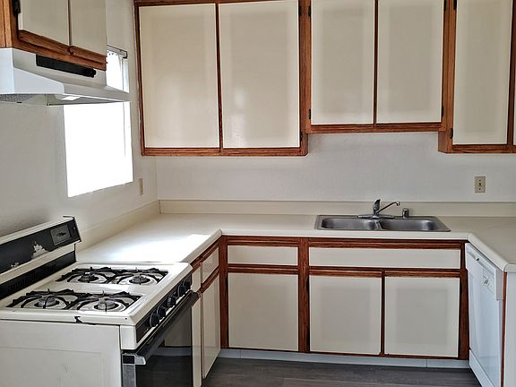 4th image of 1565 W 208th St #3