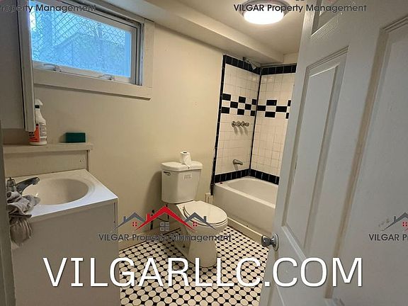 5th image of 3910 Deodar St