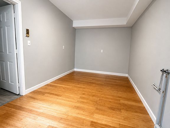 2nd image of 69 Kinsley St #D