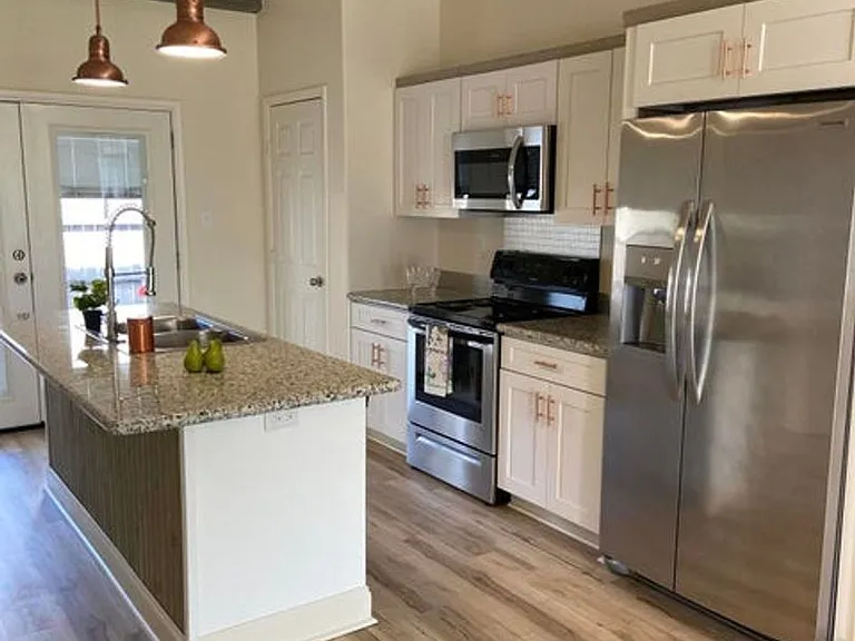 108 Appleoak Avenue — Photo 3