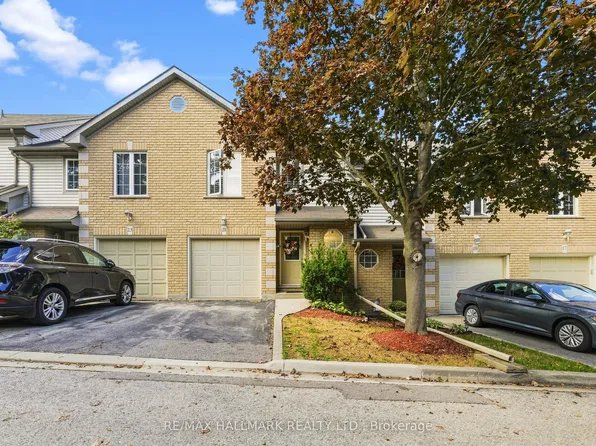 31 Moss Blvd #21, Hamilton, ON L9H 7A6
