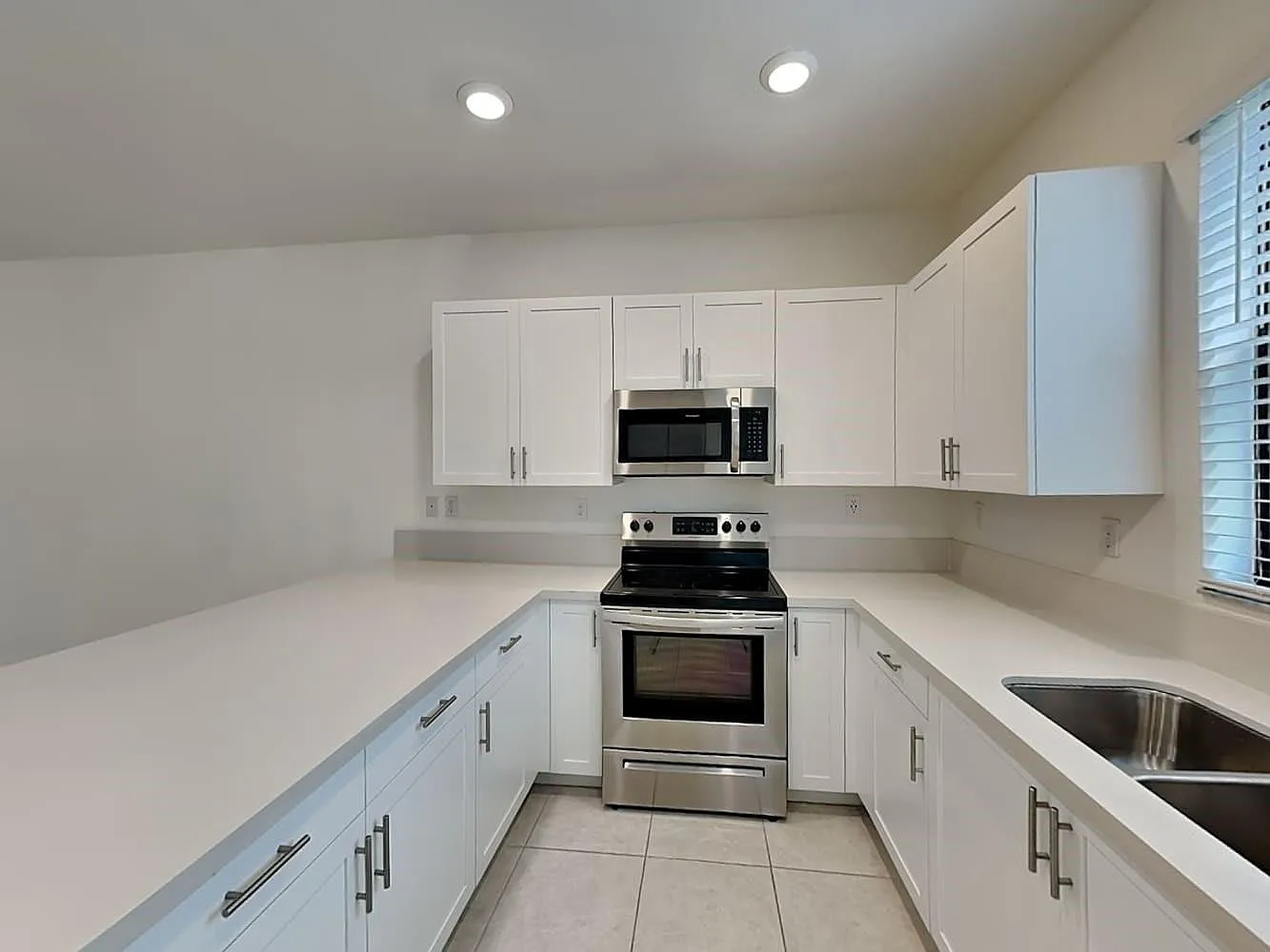 3 bed, 2.5 bath, 1550 sqft, $3,300 — Photo 1