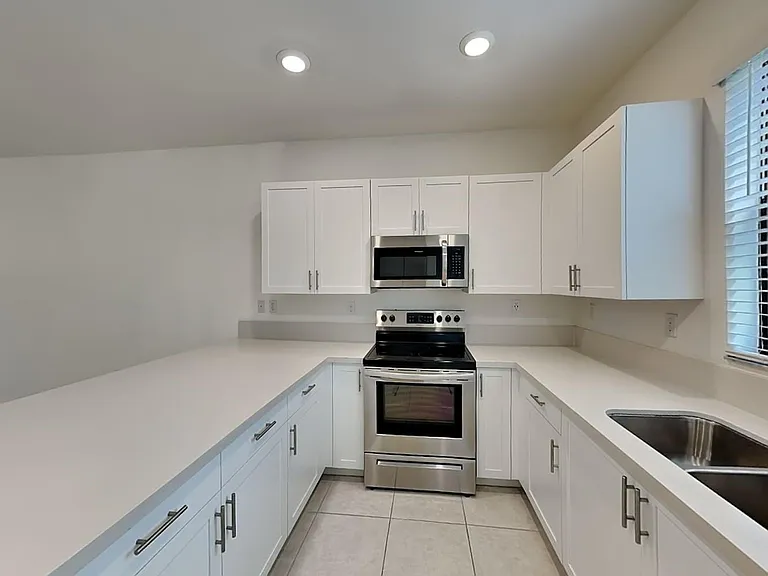 2851 SW 15th Ave #15 — Photo 1
