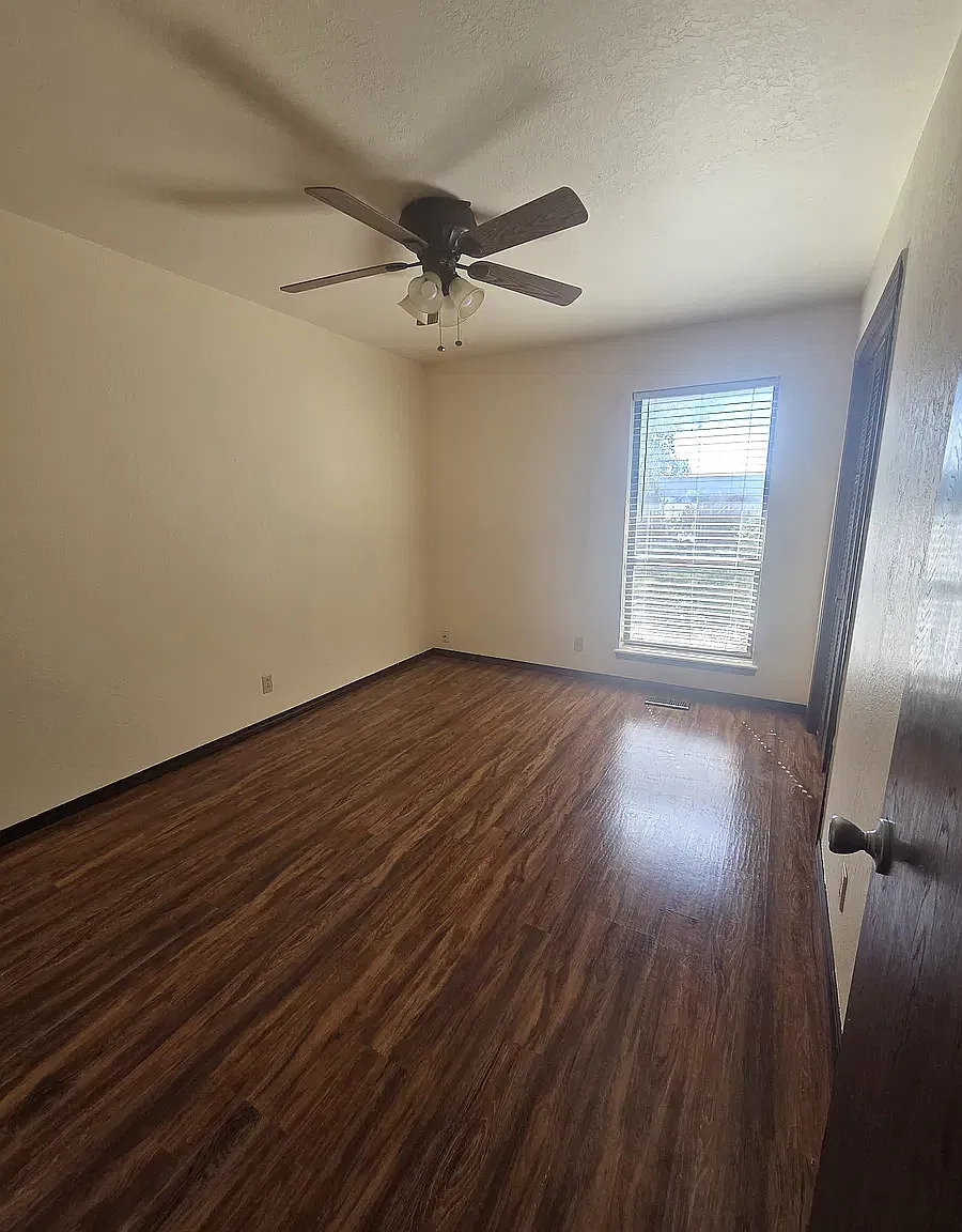 3 bed, 1301 sqft, $1,400 — Photo 4