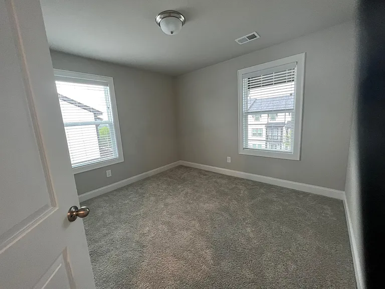 399 Lincoln St — Photo 11