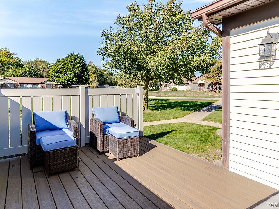 40120 Newport Dr #7, photo 7