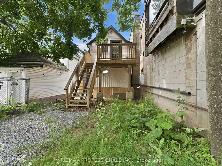 759 Barton St E #MAIN — Photo 22