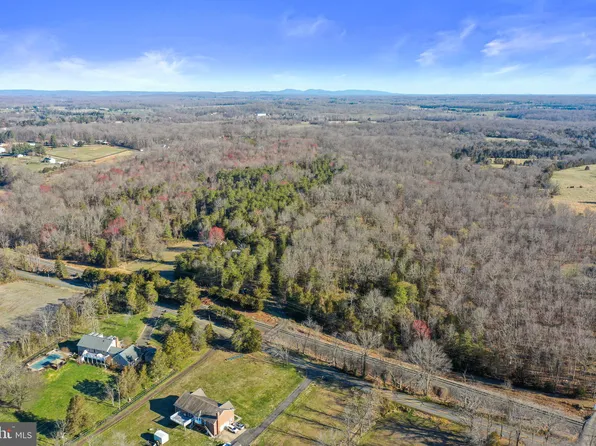 9249 Mulberry Ln, Midland, VA 22728