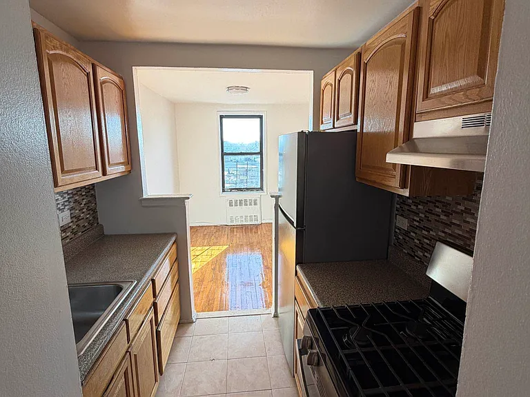 3255 Randall Ave #2J — Photo 6