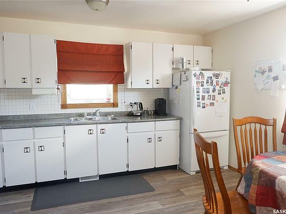 3rd image of 5517 Valley Dr