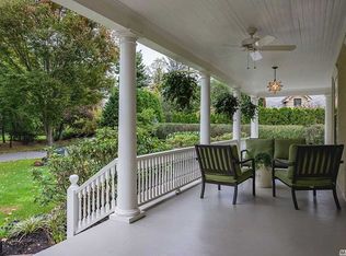 8 Woodland Dr, Manhasset, NY 11030