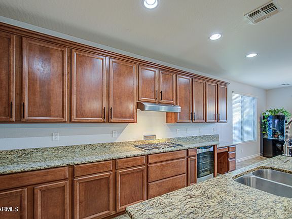 4th image of 556 W SWEET SHRUB Avenue