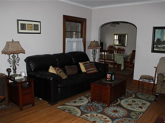 5th image of 2437 Whitney Ave