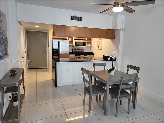 5th image of 1750 N Bayshore Dr APT 2805