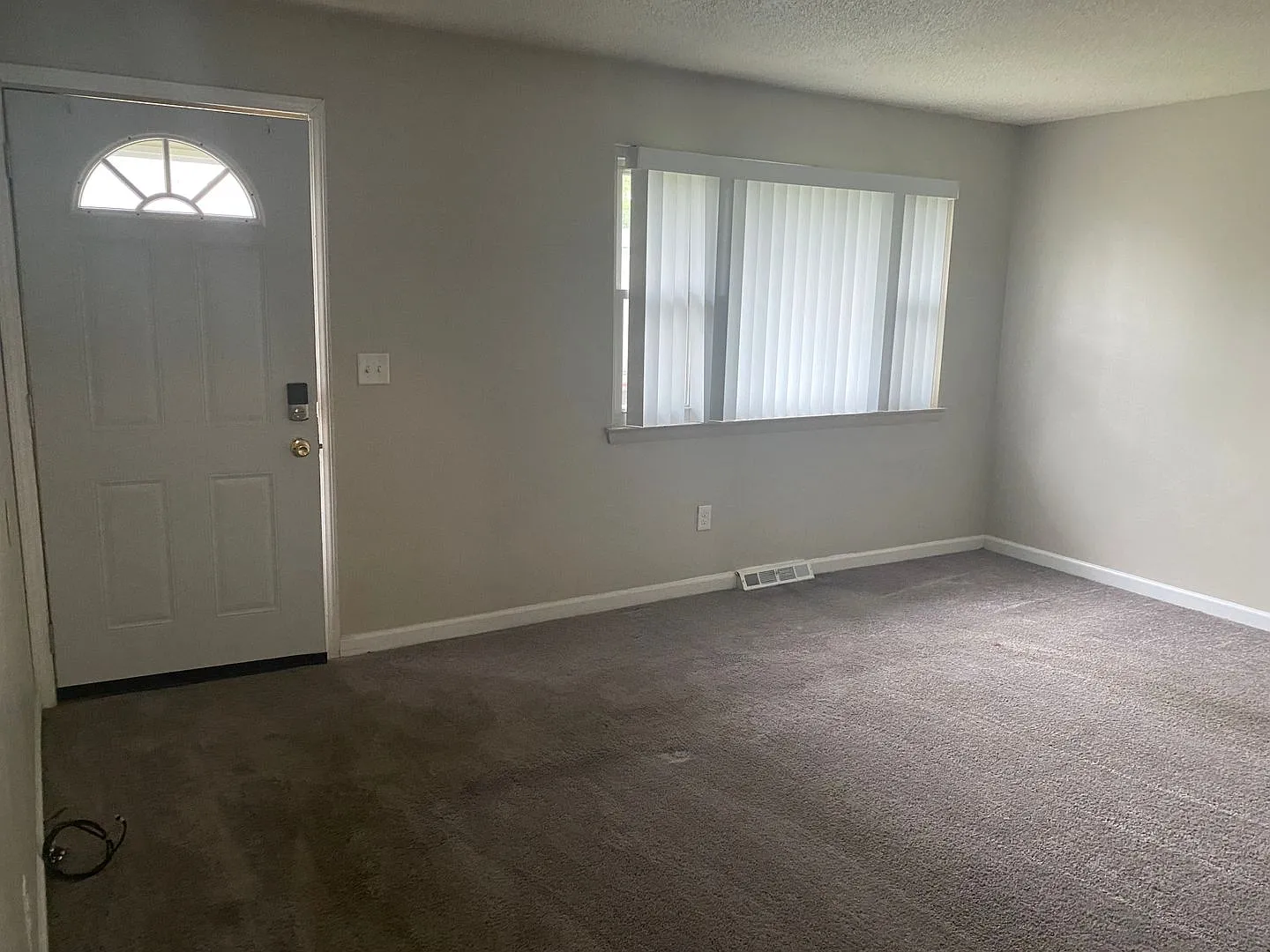 3 Bedroom 1 Bathroom Ranch House in East Columbus — Photo 4