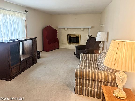4th image of 371 17th Avenue
