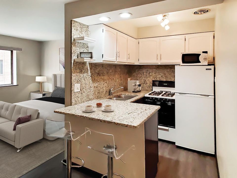 1st image of 3622 N Pine Grove Ave #4