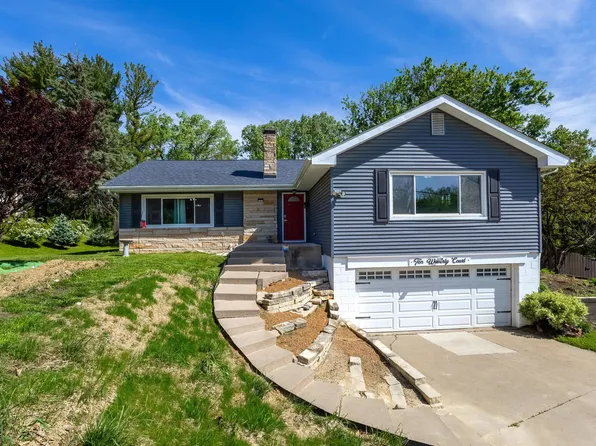10 Waverly Ct, Davenport, IA 52804