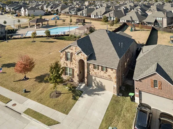 1353 Lake Grove Dr, Lake Dallas, TX 75068