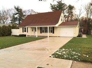 52 Andover Ln, Matawan, NJ 07747