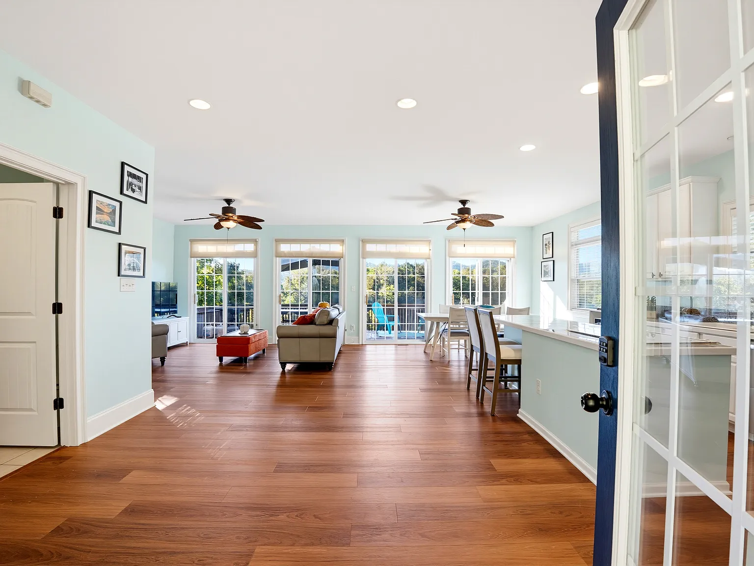 3 bed, 2352 sqft, $1,900 — Photo 3