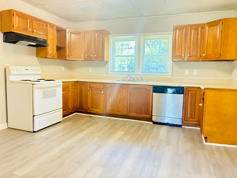 419 N Broad St — Photo 3