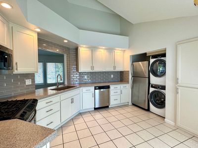 2076 Stonefield Ln, Santa Rosa, CA, 95403