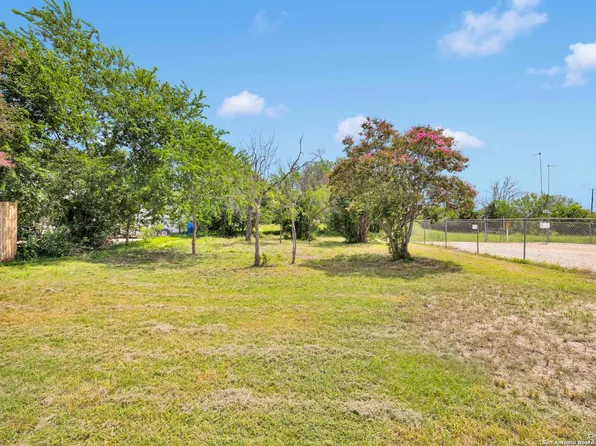 312 Toepperwein LOT 6, Converse, TX 78109