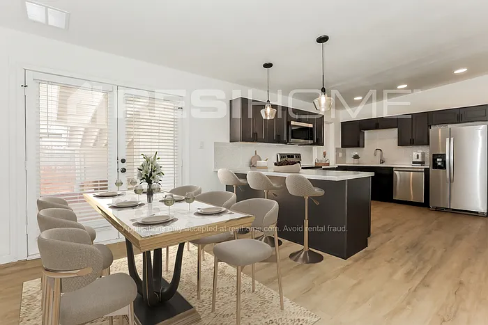 1314 E Del Rio Dr — Photo 3