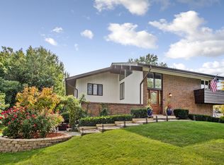 22W725 Elmwood Dr, Glen Ellyn, IL 60137