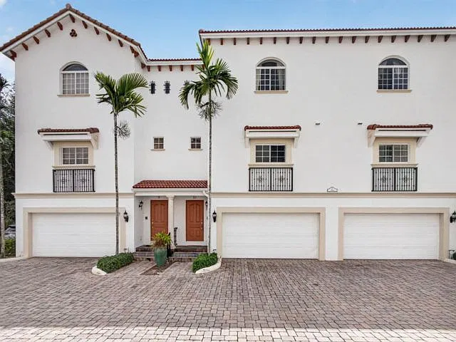 3 bed, 3.5 bath, $4,000 — Photo 2