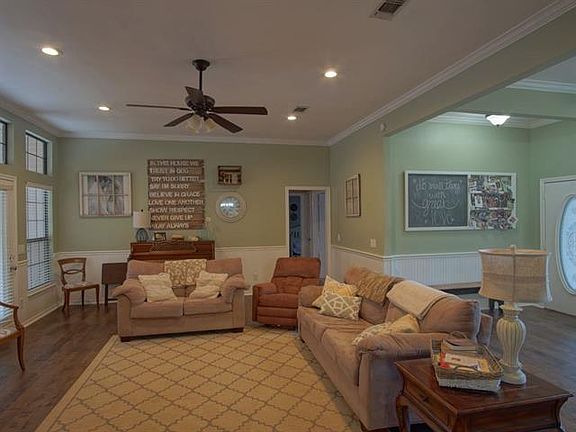 3rd image of 305 Spruce Dr