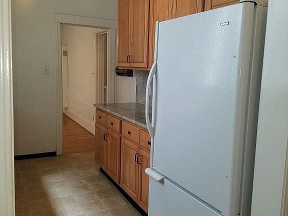 3rd image of 3032 Steiner St