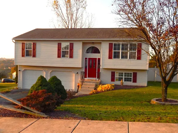 143 Overview Cir E, Red Lion, PA 17356