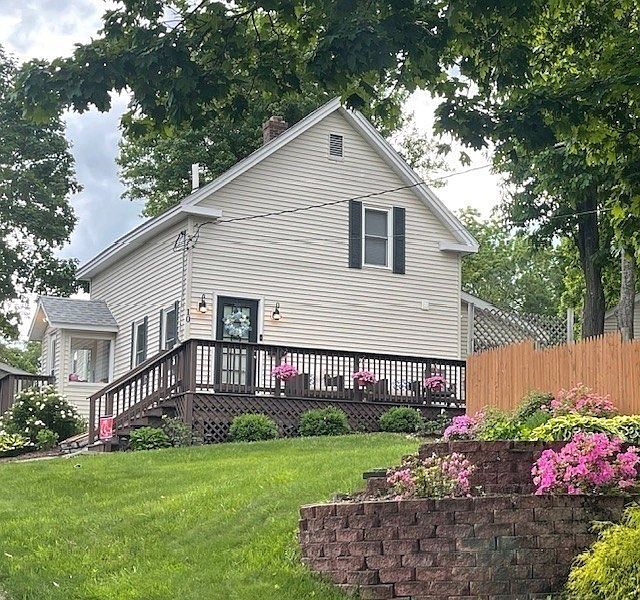 1st image of 10 Cedar St