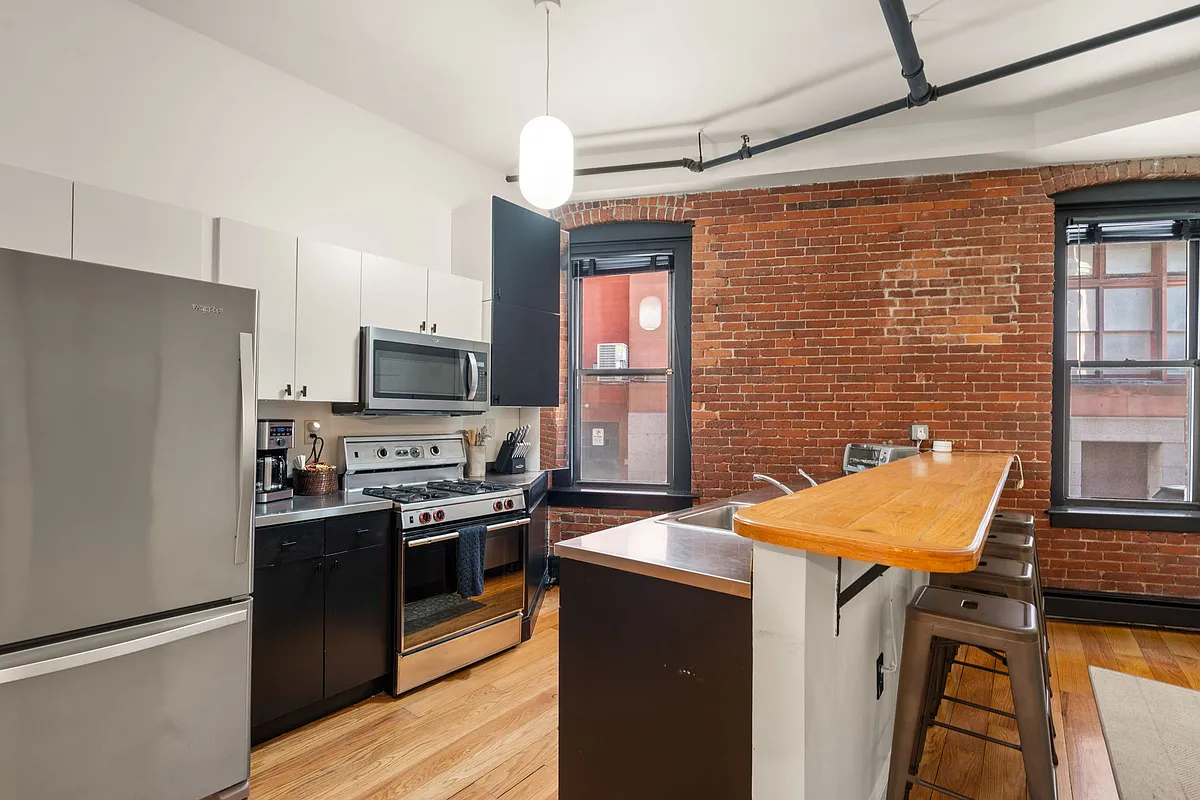 Building Photo - 19 Stanhope St #1B
