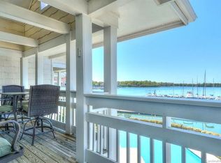 18021 Kings Point Dr APT C, Cornelius, NC 28031