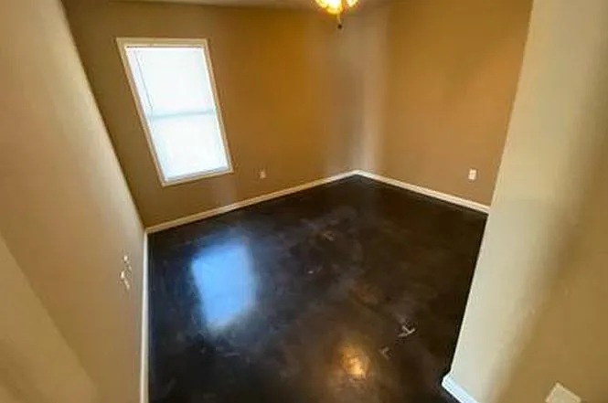 2413 Court St — Photo 7