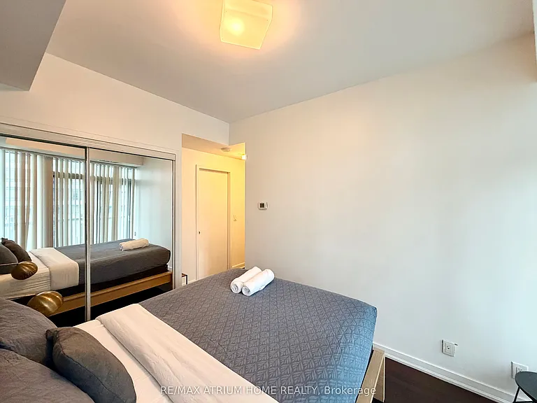 14 York St #1501 — Photo 9