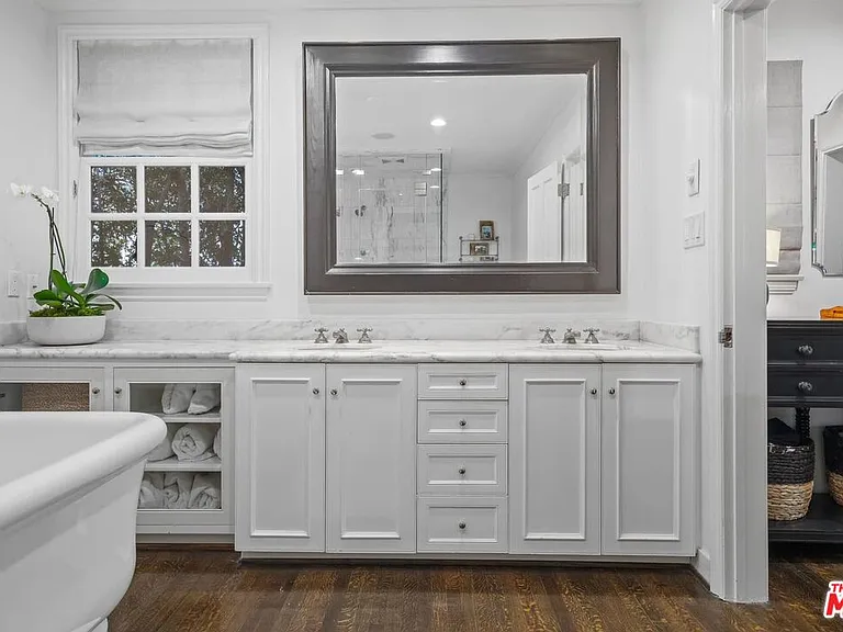 10576 Lindbrook Dr — Photo 36