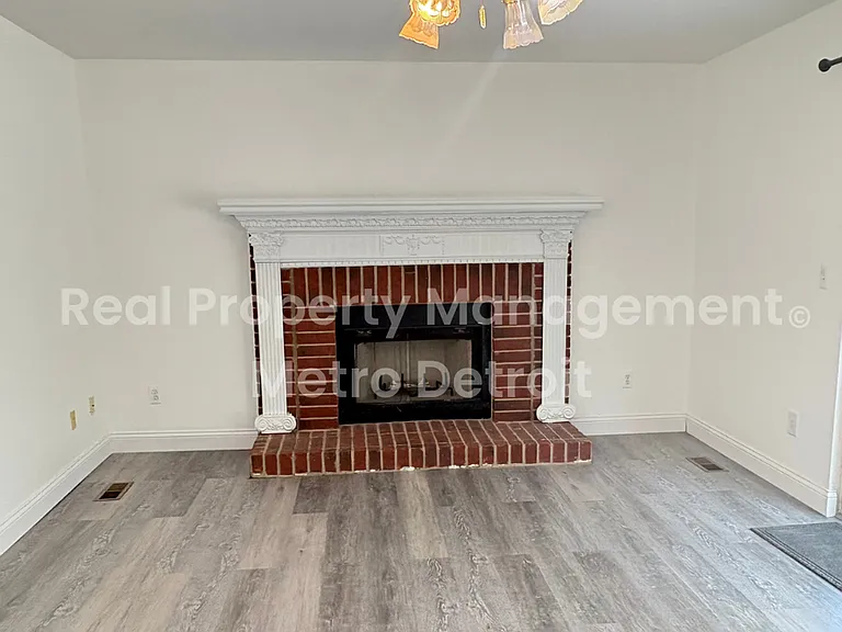 6994 York St — Photo 8