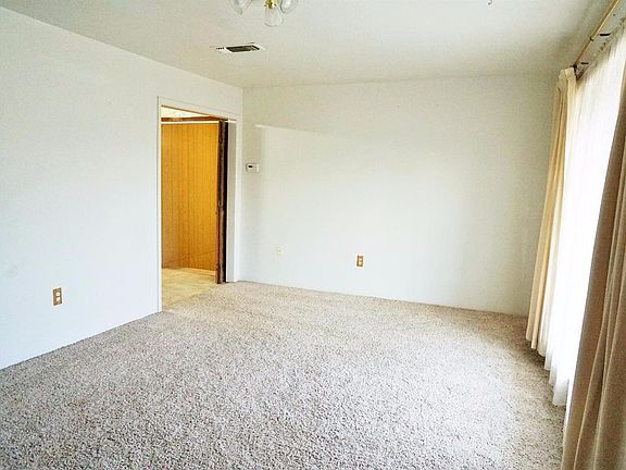 4th image of 1316 E Lons St